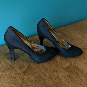 Women's size 8.5 black rocket dog pumps